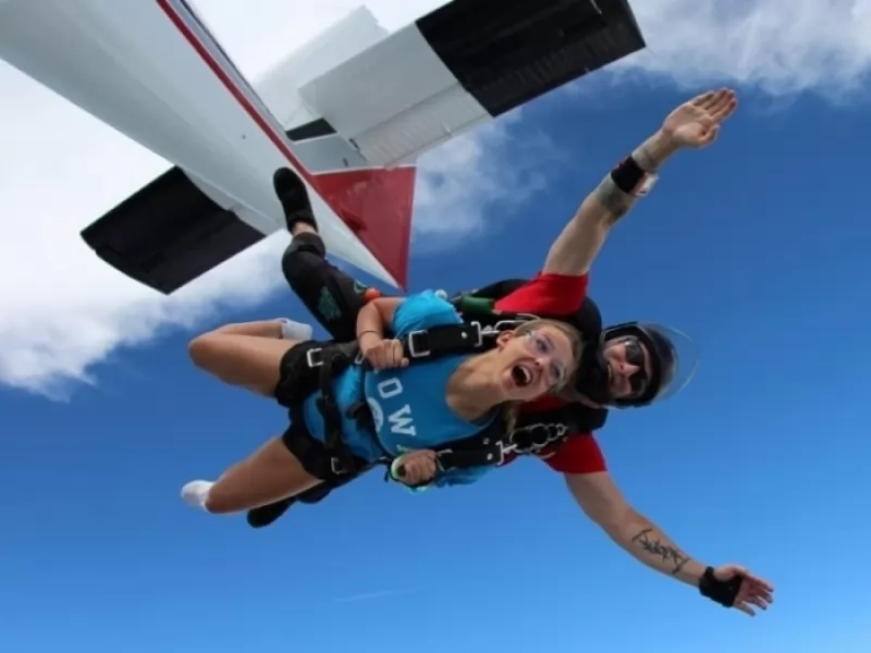 SKYDIVING & PARAGLIDING