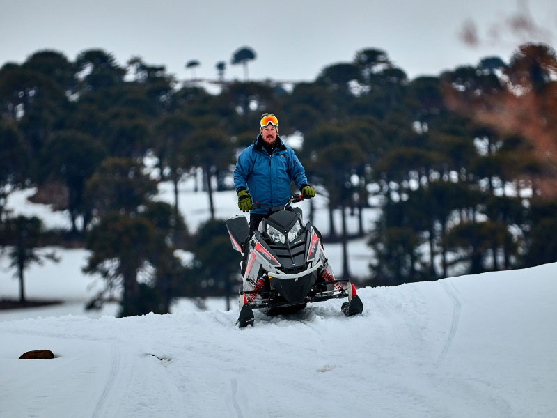 Snowboarding & Skiing